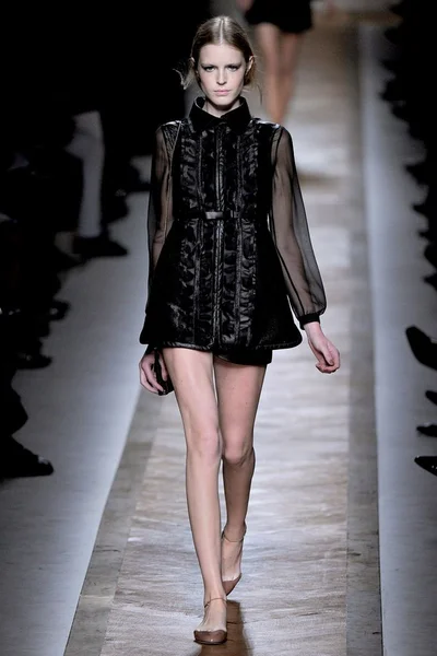Look 11